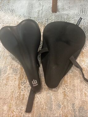 Mongoose Memory Foam Bicycle Saddle Seat Bike Cycling w extra z20